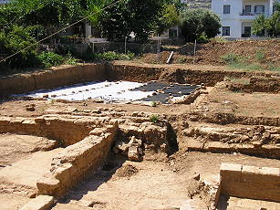 Neues Ausgrabungsfeld in Kissamos, neben der Bank von Pir�us.