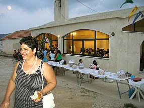 Vor der Feier, alles noch hell, aber Vollmond und das Bufet ist noch nicht er�ffnet