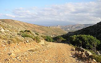 Nach Tylifos f�hrt ein gut befestigter Wanderweg