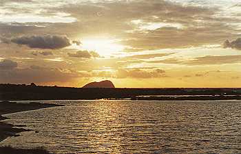 Sonnenuntergang mit Wolken mit Blick auf die Ratte