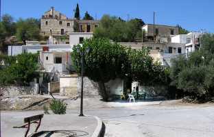 Koustogerakos, Dorfplatz