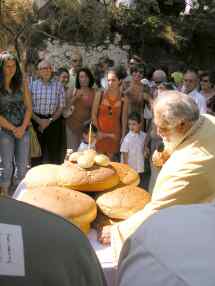 Die ungesäuerten Brote werden gesesgnet Die ungesäuerten Brote werden gesesgnet