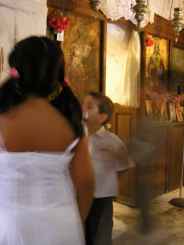 Kinder d�rfen sich frei in der Kirche bewegen