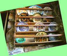 bunte, handbemalte Teller