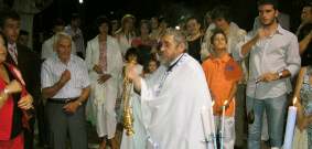 Segnen mit Weihrauch und Bekreuzigungen