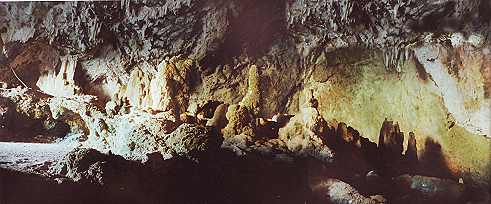 Die Tropfsteinhöhle bei Topolia Die Tropfsteinhöhle bei Topolia